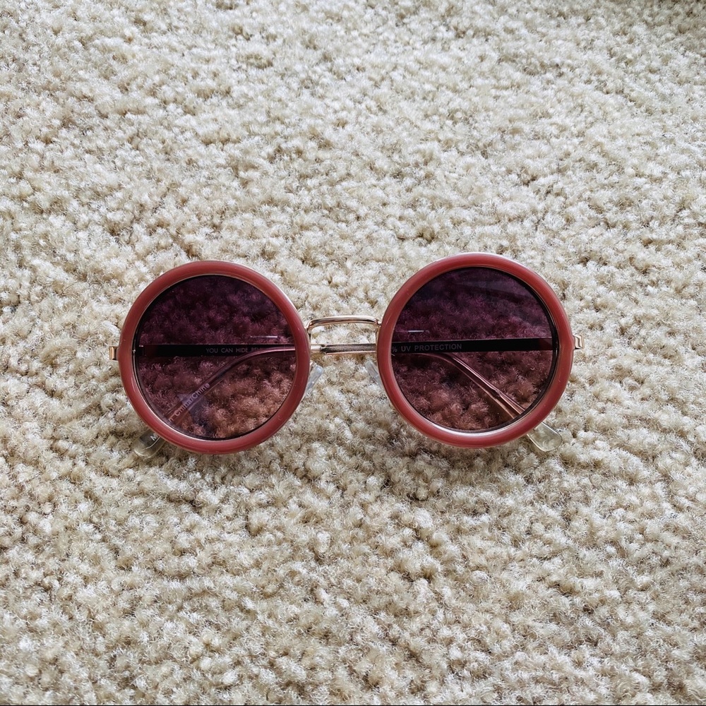 New Urban Outfitters Retro Round - Picture 2 of 3